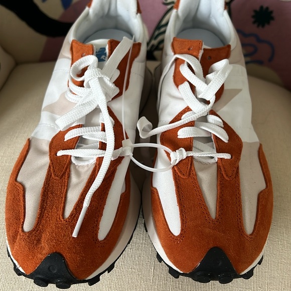 New Balance 327 The Intelligent Choice Size 11.5 Women’s Orange Sneaker NEW - Picture 5 of 10